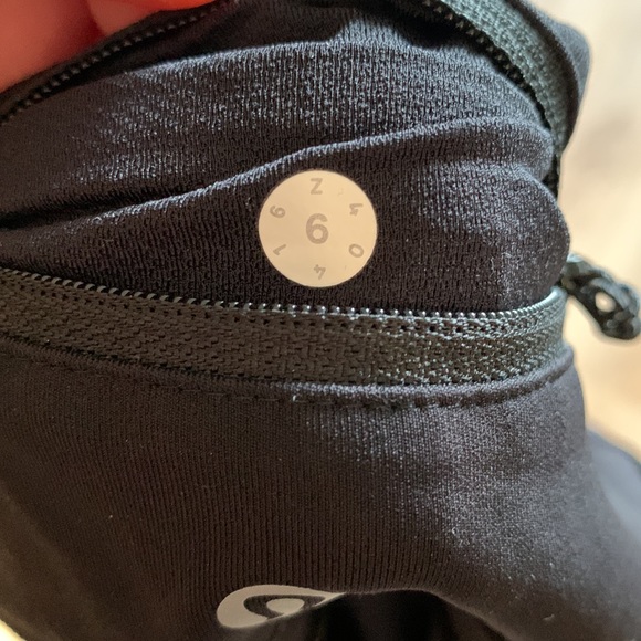 Lululemon Tights with side pockets Sz 6 (Inseam 27") - Picture 5 of 5